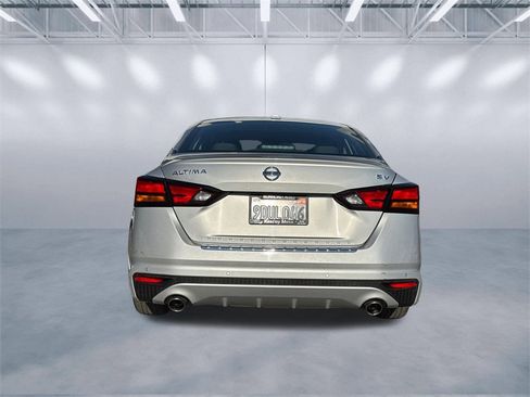 Used 2022 Nissan Altima 2.5 SV w/ SV Premium Package image 5