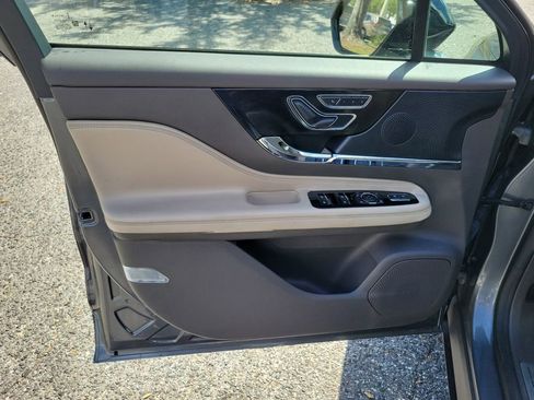 Used 2023 Lincoln Corsair Reserve w/ Jet Appearance Package FWD image 9