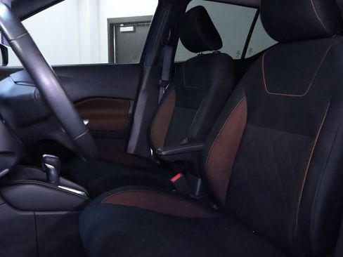 Used 2020 Nissan Kicks SR w/ Exterior Package image 13