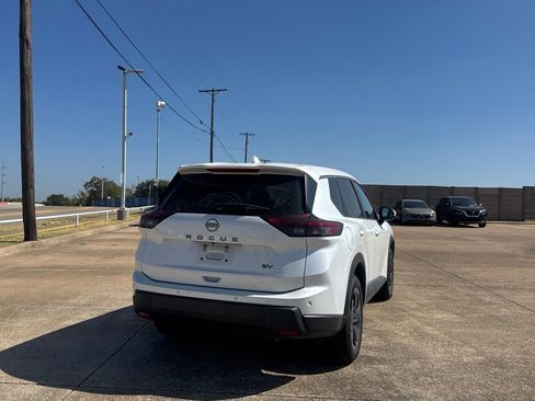 Certified 2024 Nissan Rogue SV FWD image 21