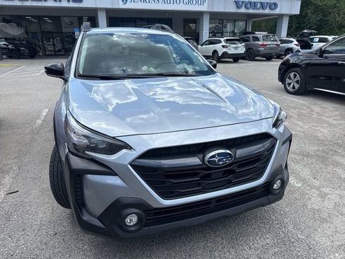 Used 2025 Subaru Outback Premium AWD/4WD image 2