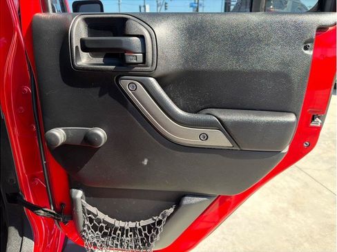Used 2015 Jeep Wrangler Unlimited Sport AWD/4WD image 28