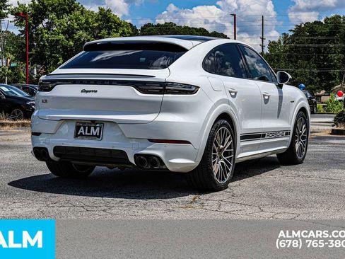 Used 2023 Porsche Cayenne Platinum Edition image 6