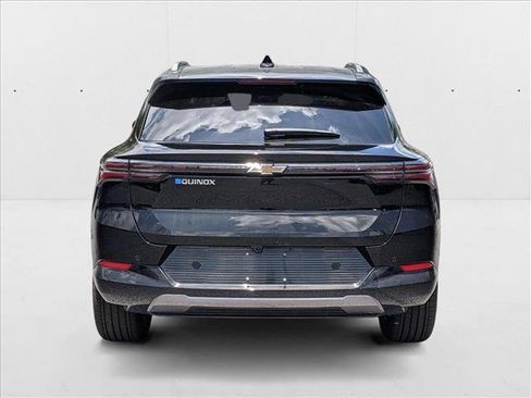 New 2025 Chevrolet Equinox EV LT image 7