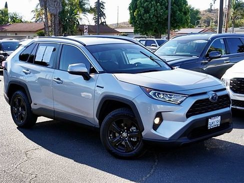 Used 2021 Toyota RAV4 XLE AWD/4WD image 3