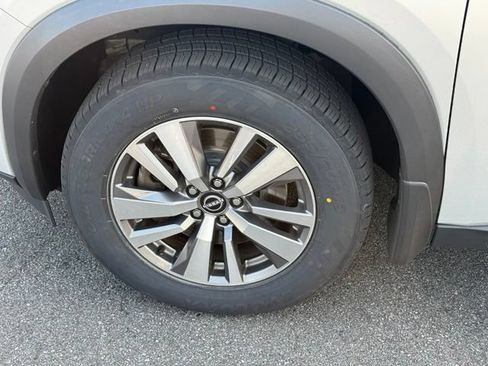 Used 2023 Nissan Pathfinder SL AWD/4WD image 4