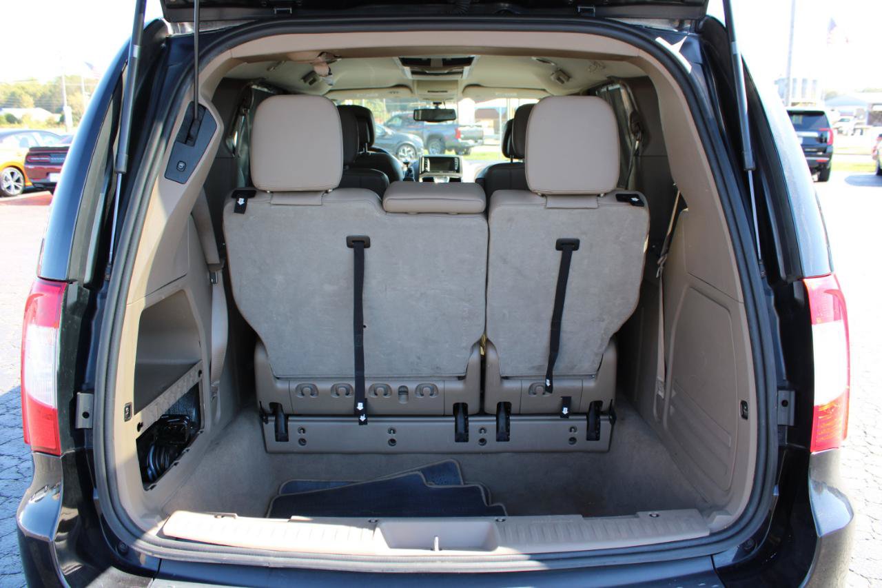 Used 2015 Chrysler Town & Country Touring-L w/ Driver Convenience Group FWD image 8
