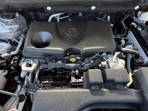 Used 2025 Toyota RAV4 XLE FWD image 33