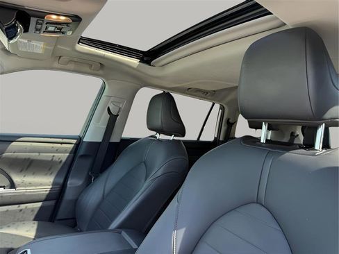 Used 2020 Toyota Highlander XLE image 22