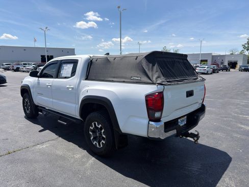 Used 2018 Toyota Tacoma TRD Off-Road AWD/4WD image 5
