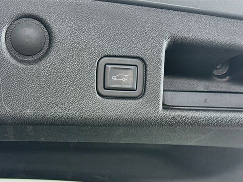 Used 2024 Chevrolet Equinox Premier FWD image 31