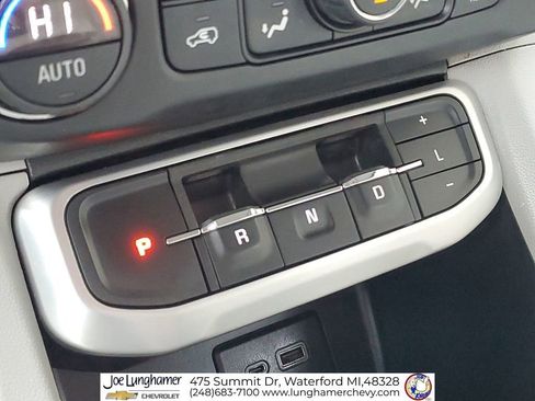 Used 2020 GMC Acadia SLE image 17