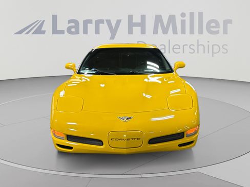 Used 2003 Chevrolet Corvette Coupe w/ Preferred Equipment Group RWD image 8