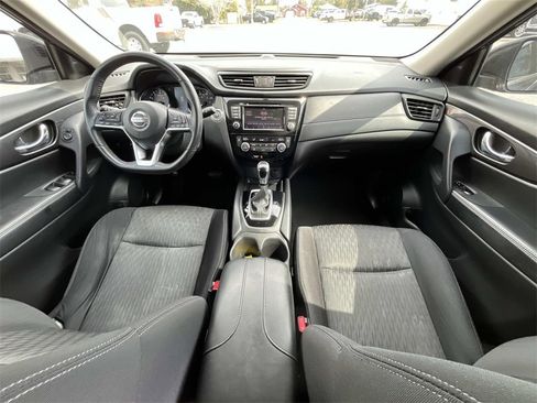 Used 2018 Nissan Rogue SV image 15