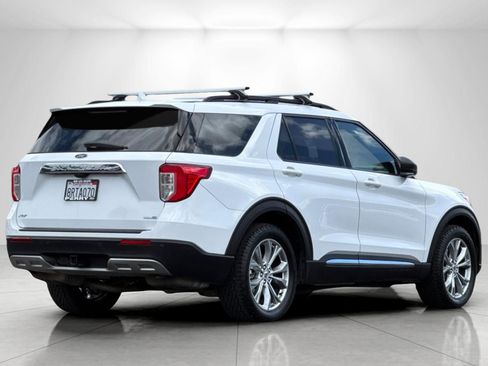 Used 2020 Ford Explorer XLT w/ Equipment Group 202A AWD/4WD image 3