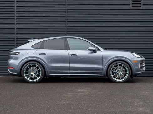New 2026 Porsche Cayenne GTS image 9