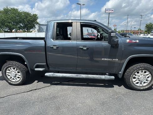 Used 2020 Chevrolet Silverado 2500 LT w/ Convenience Package AWD/4WD image 2