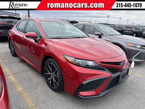 Used 2023 Toyota Camry SE image 1