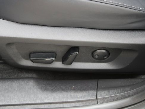 Used 2025 Mitsubishi Outlander SE image 10