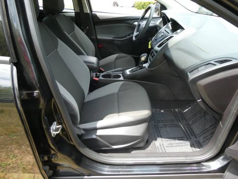 Used 2014 Ford Focus SE w/ Interior Protection Package FWD image 19