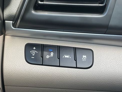 Used 2020 Hyundai Elantra Value Edition image 11