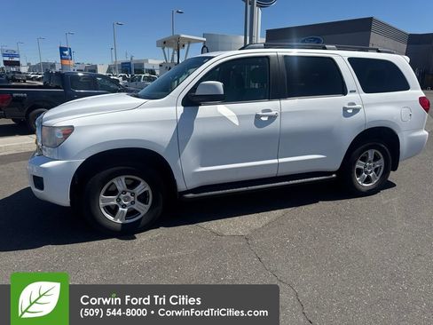 Used 2017 Toyota Sequoia SR5 AWD/4WD image 7