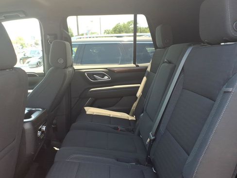 Used 2021 GMC Yukon SLE w/ Gmc Pro Safety Plus Package AWD/4WD image 17