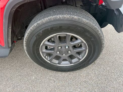 Used 2020 Jeep Gladiator Overland image 8