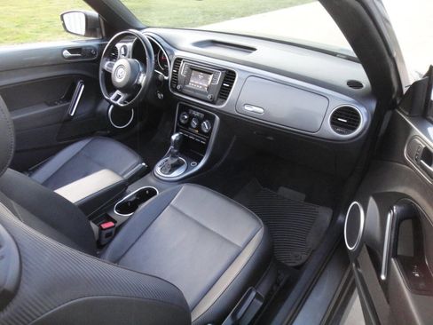 Used 2017 Volkswagen Beetle 1.8T FWD image 5