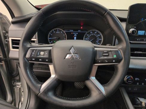 Used 2022 Mitsubishi Outlander SE image 38