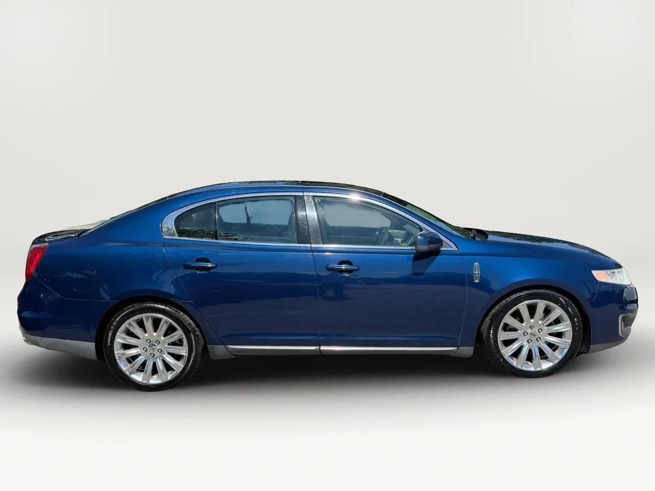 Used 2012 Lincoln MKS FWD image 2
