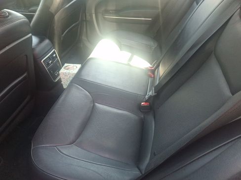 Used 2018 Chrysler 300 Limited RWD image 3