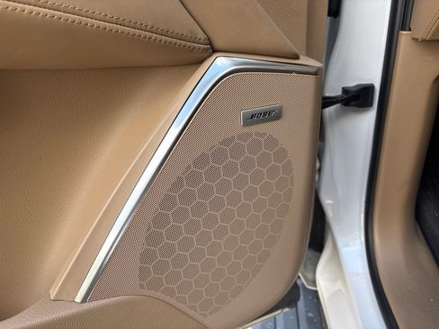 Used 2019 Cadillac Escalade Platinum AWD/4WD image 10
