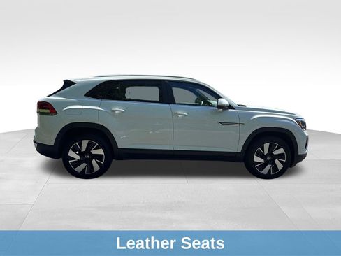 Used 2024 Volkswagen Atlas Cross Sport SE w/ Panoramic Sunroof Package AWD/4WD image 9
