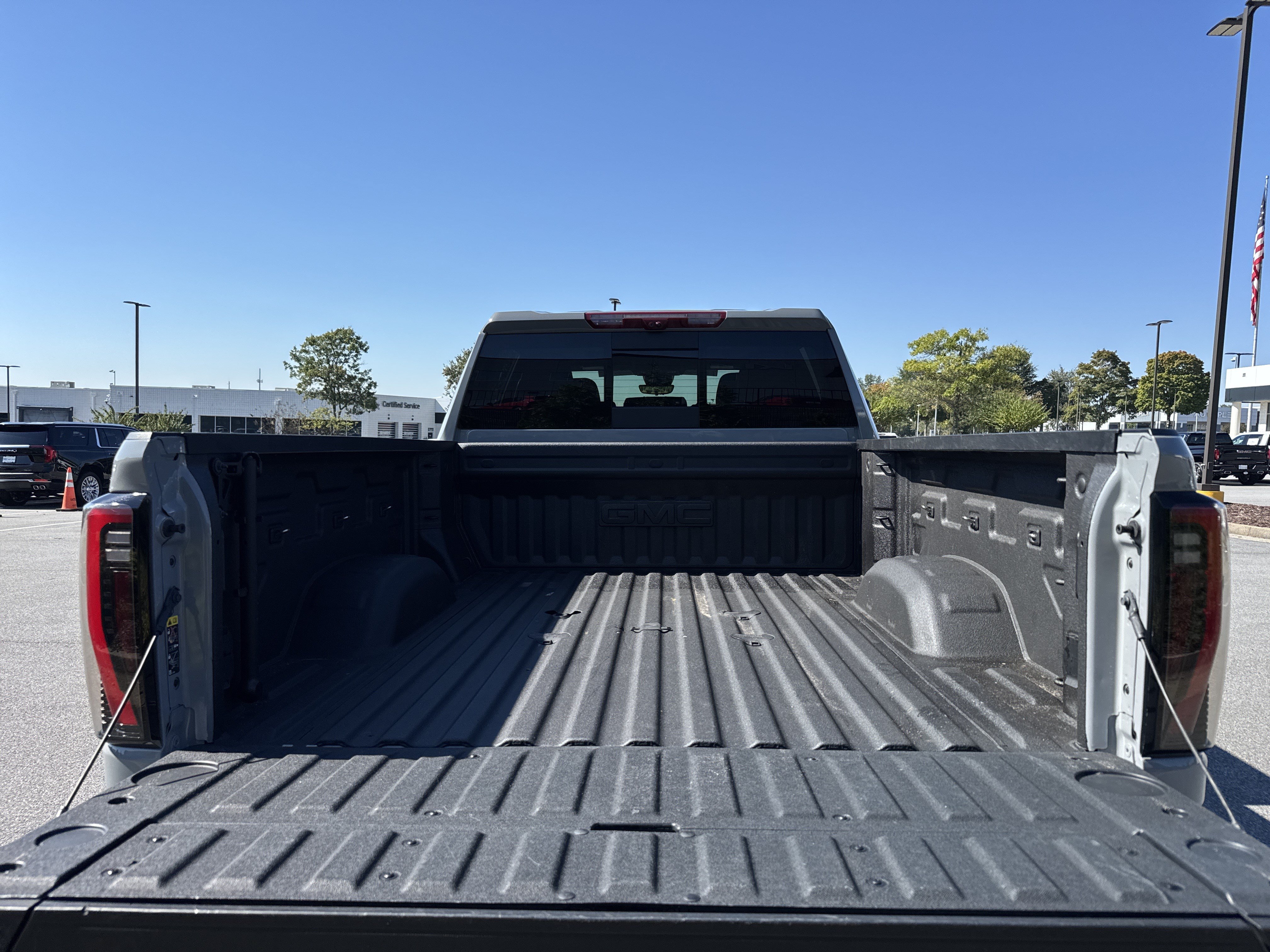Used 2025 GMC Sierra 2500 AT4 w/ AT4 Premium Plus Package AWD/4WD image 35