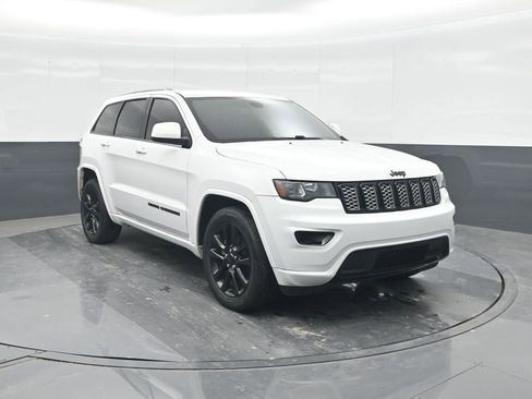 Used 2018 Jeep Grand Cherokee Altitude image 8