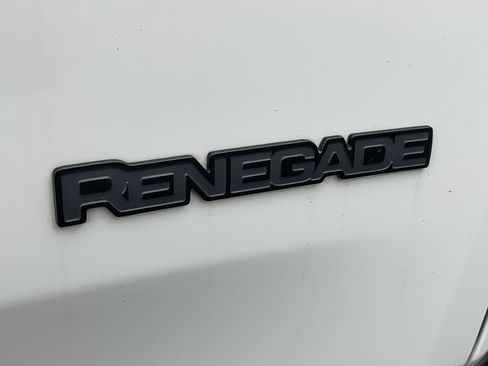 Used 2023 Jeep Renegade Latitude AWD/4WD image 7