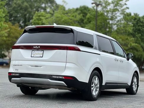 Used 2022 Kia Carnival LX FWD image 4