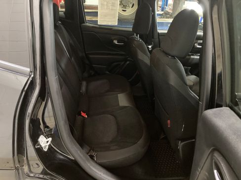 Used 2019 Jeep Renegade Trailhawk w/ Cold Weather Group II AWD/4WD image 7