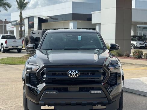 Used 2025 Toyota Tacoma SR5 image 3