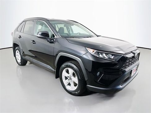 Used 2020 Toyota RAV4 XLE image 13