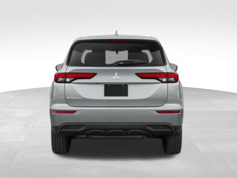 Used 2023 Mitsubishi Outlander ES FWD image 41