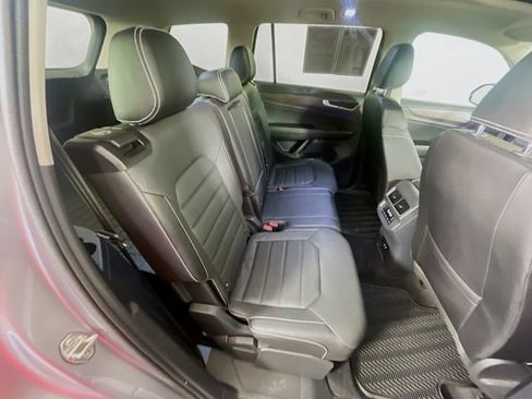 Used 2024 Volkswagen Atlas SEL AWD/4WD image 30