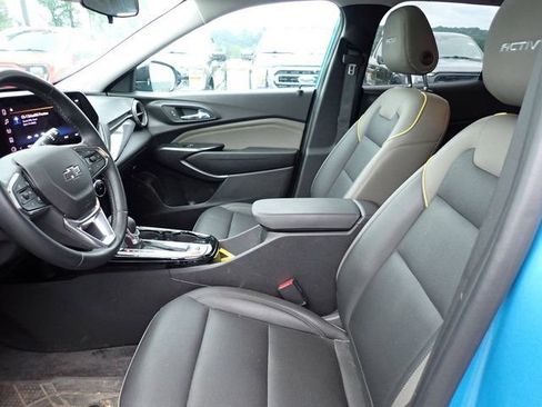 Used 2025 Chevrolet Trax ACTIV w/ Sunroof Package FWD image 11