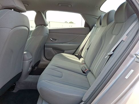Used 2024 Hyundai Elantra SEL FWD image 25