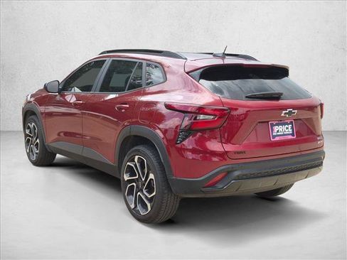 Used 2024 Chevrolet Trax RS w/ Sunroof Package FWD image 7
