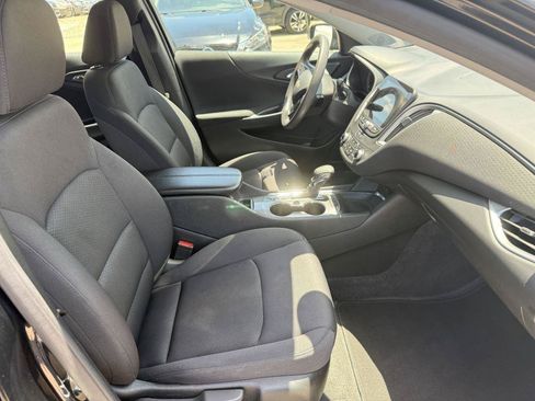 Used 2025 Chevrolet Malibu LT FWD image 13