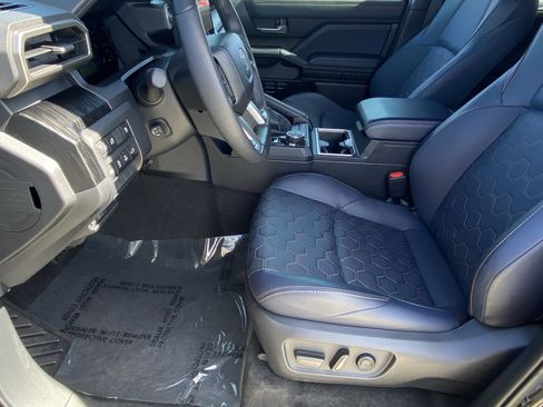 Certified 2025 Toyota 4Runner 4WD image 28