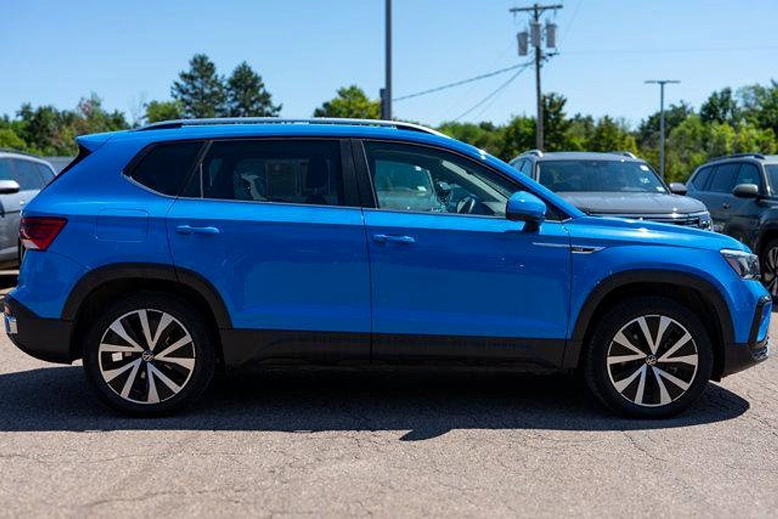 Certified 2023 Volkswagen Taos SE w/ Panoramic Sunroof Package AWD/4WD image 6