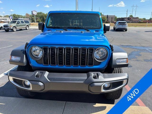 Used 2024 Jeep Gladiator Sport AWD/4WD image 2